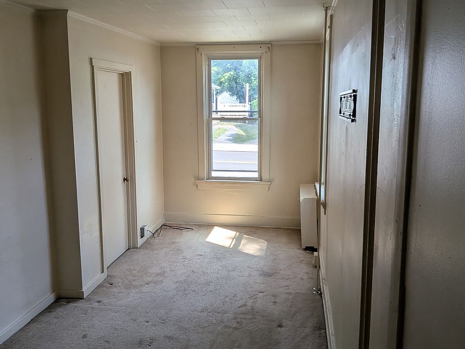 1st image of 327 E Derry Rd APT 1