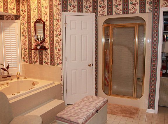 5th image of 1901 Woodland Ct