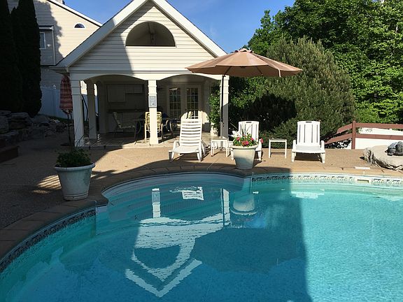 Pool house