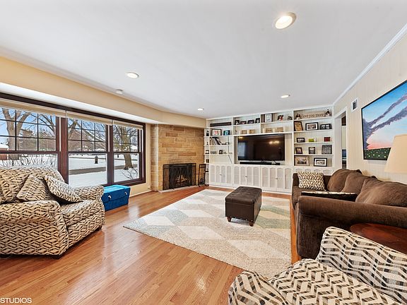 3rd image of 843 S Highland Ave