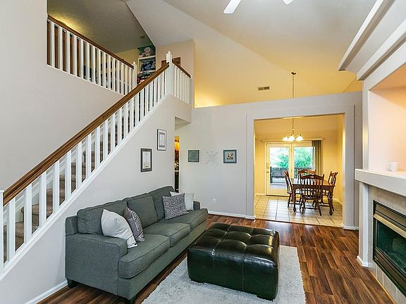 5th image of 724 Lauren Dr