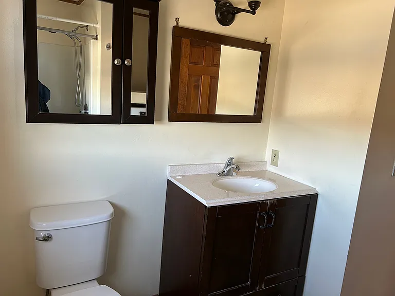 190 Kings Hwy — Photo 17