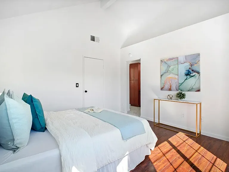 1796 Lucretia Ave — Photo 15