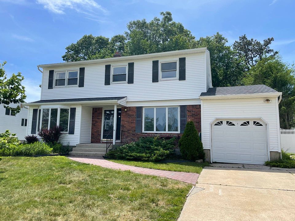 1st image of 34 Sarah Dr
