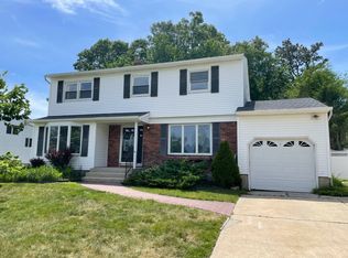 34 Sarah Dr, Smithtown, NY 11788