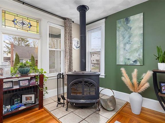 4th image of 62 Peckham Ave