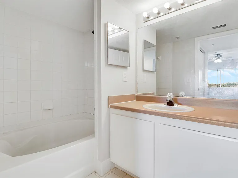 141 SW Palm Dr #306 — Photo 14