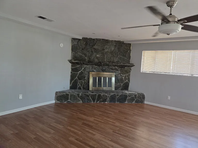 921 Madeira Dr SE — Photo 12