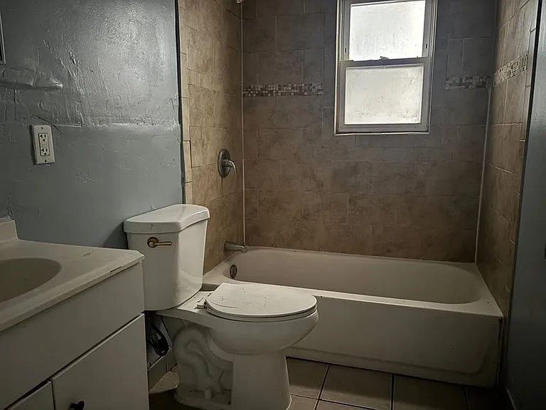 482 Avon Ave — Photo 3