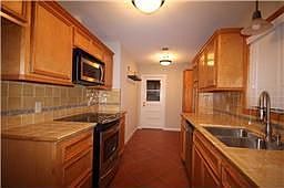 4th image of 2102 Bron Holly Dr