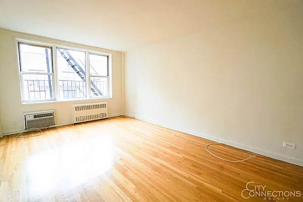 Rented by City Connections Realty | media 9