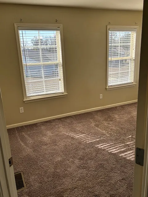 3 bed, 2.5 bath, $1,300 — Photo 4