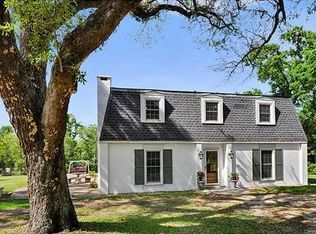 831 E 2nd St, Pass Christian, MS 39571