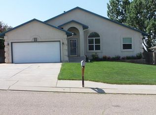 8 Blue Sky Ct, Pueblo, CO 81001