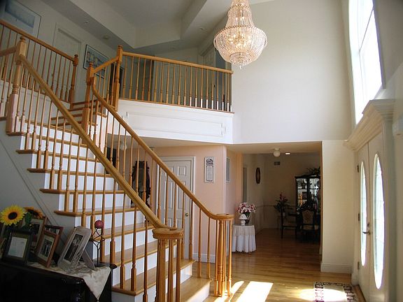 2nd image of 15 Sweetgum Ln