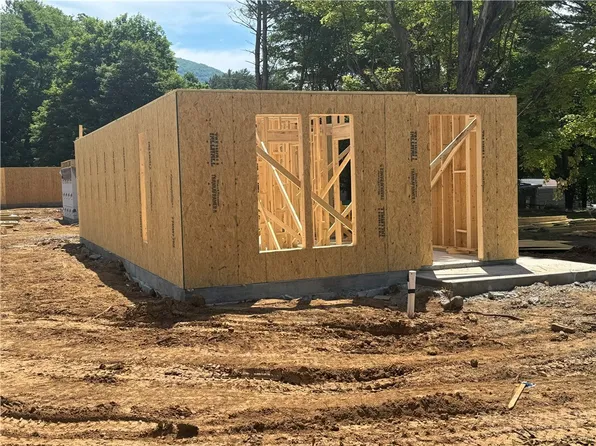 22 N. Jefferson Avenue, West Jefferson, NC 28694