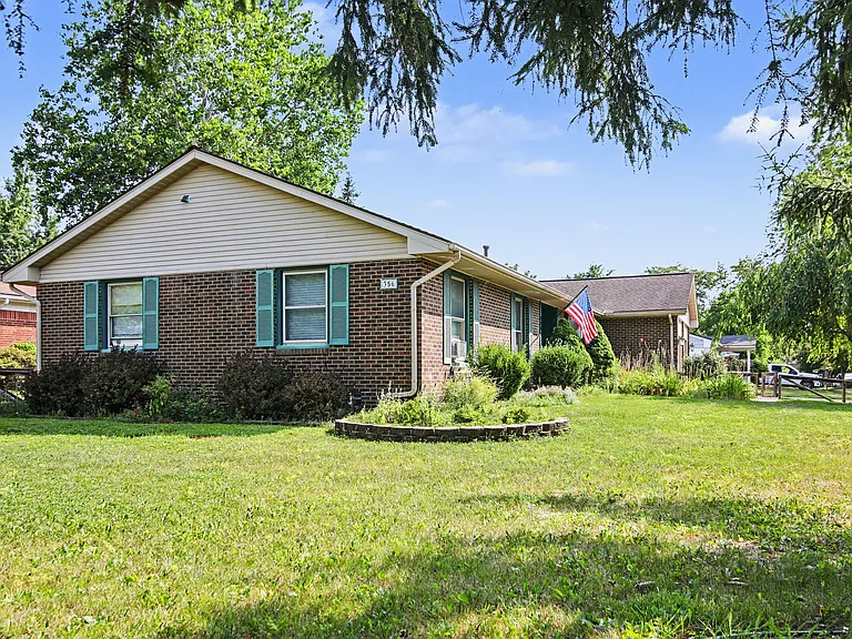 353 Hollywood Dr — Photo 21