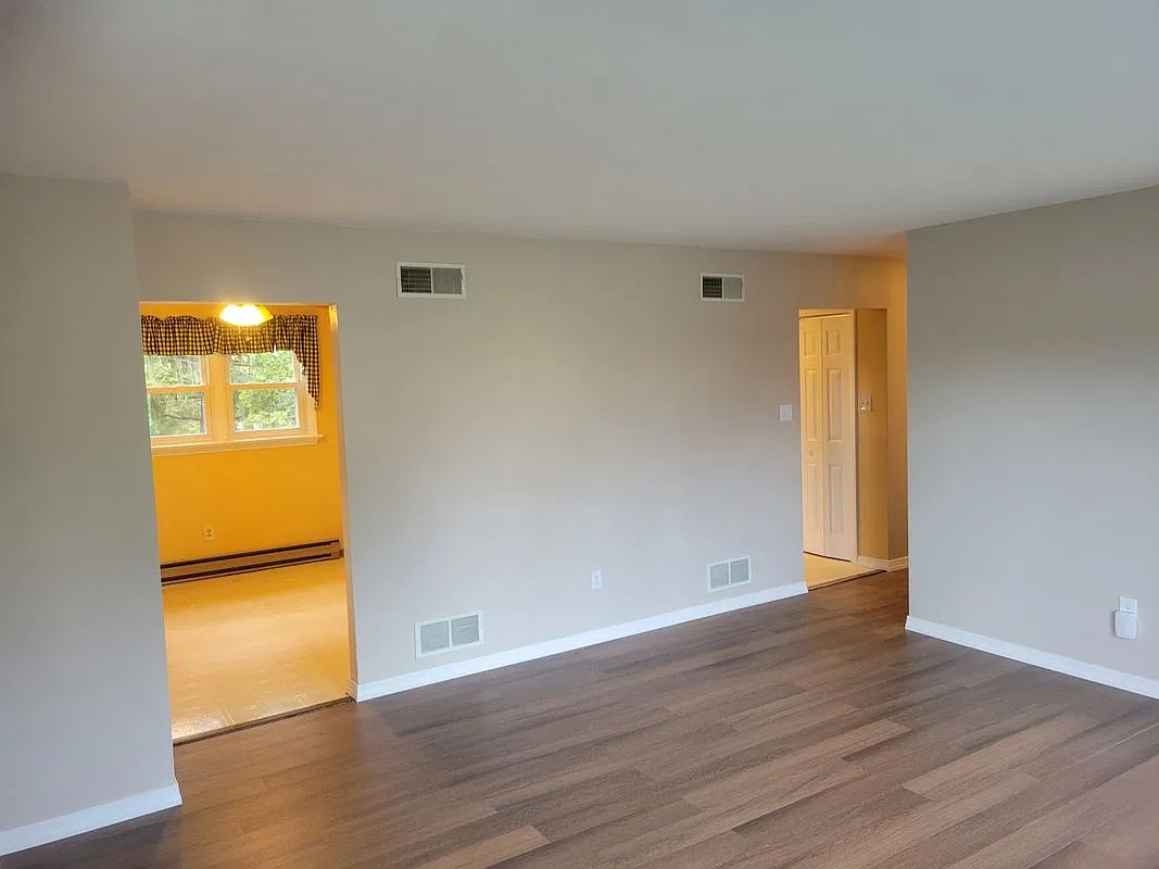 3 bed, 1.5 bath, 1575 sqft, $2,200 — Photo 4