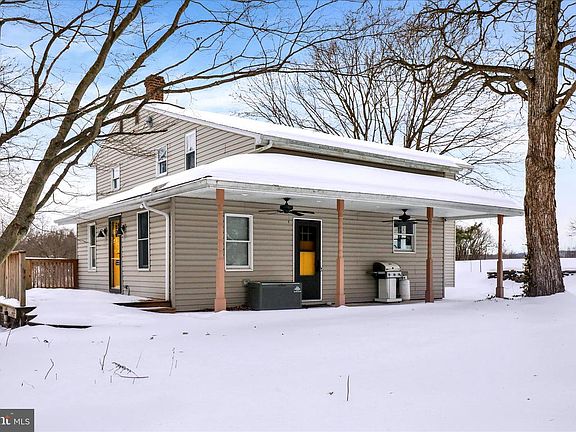 3rd image of 1239 S Meadow Ln