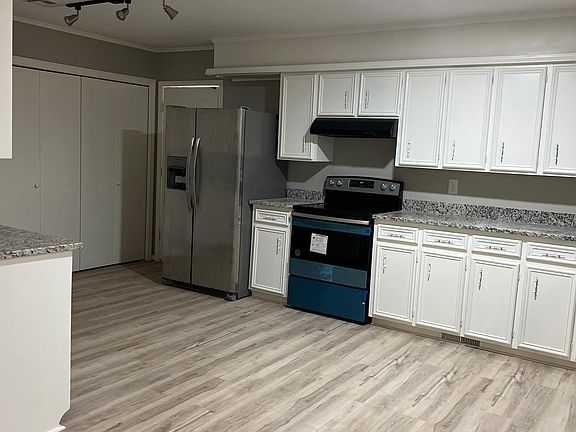 5th image of 473 S Hudson Ave #1