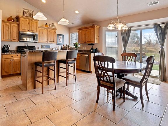 2nd image of 632 S Spanish Fields Dr