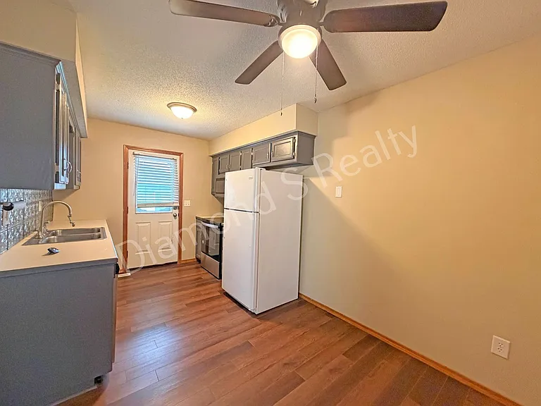1413 W Rainey St — Photo 6
