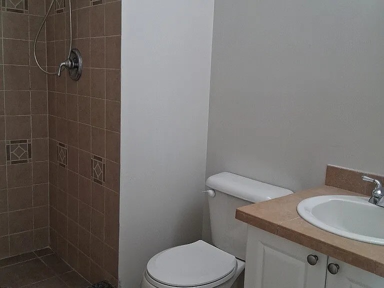 2126 Gilbert Ave — Photo 9