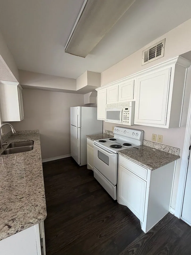 2531 Pascal Ct — Photo 2