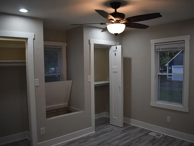 2406 N Talbott St — Photo 28