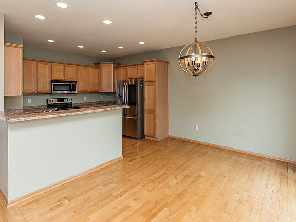 4th image of 645 SE Carefree Ln