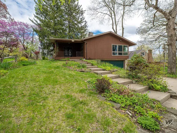 1771 S Demeter Dr, Freeport, IL 61032