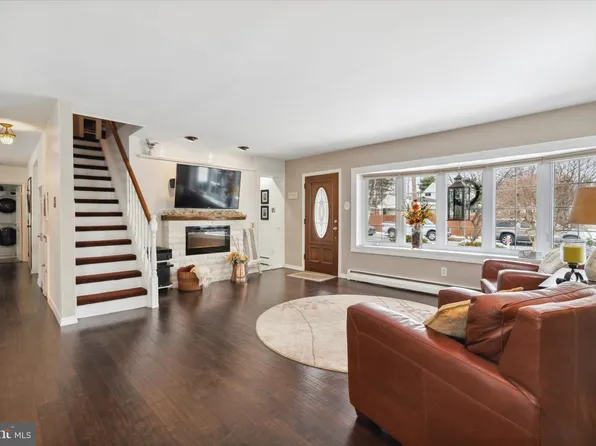 2825 Neptune Rd, Philadelphia, PA 19154