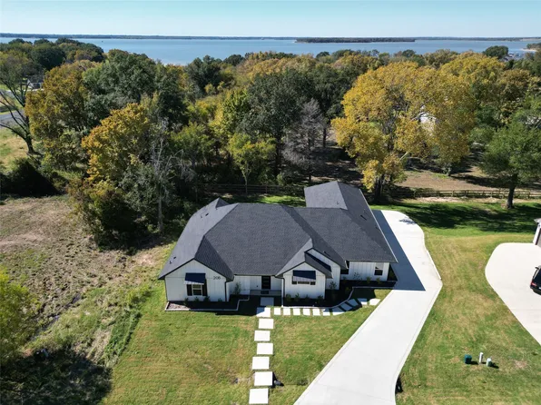 208 Splitrail Dr, Mabank, TX 75143