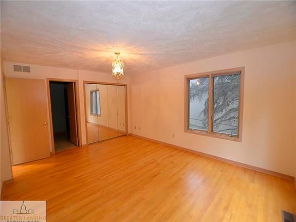 5th image of 2394 E Emerald Lake Dr