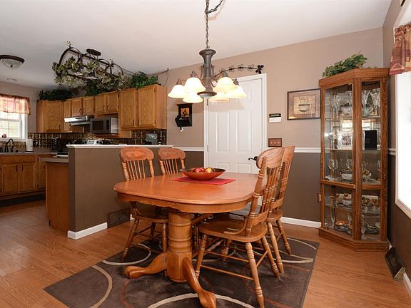 4th image of 6 Schuyler Way