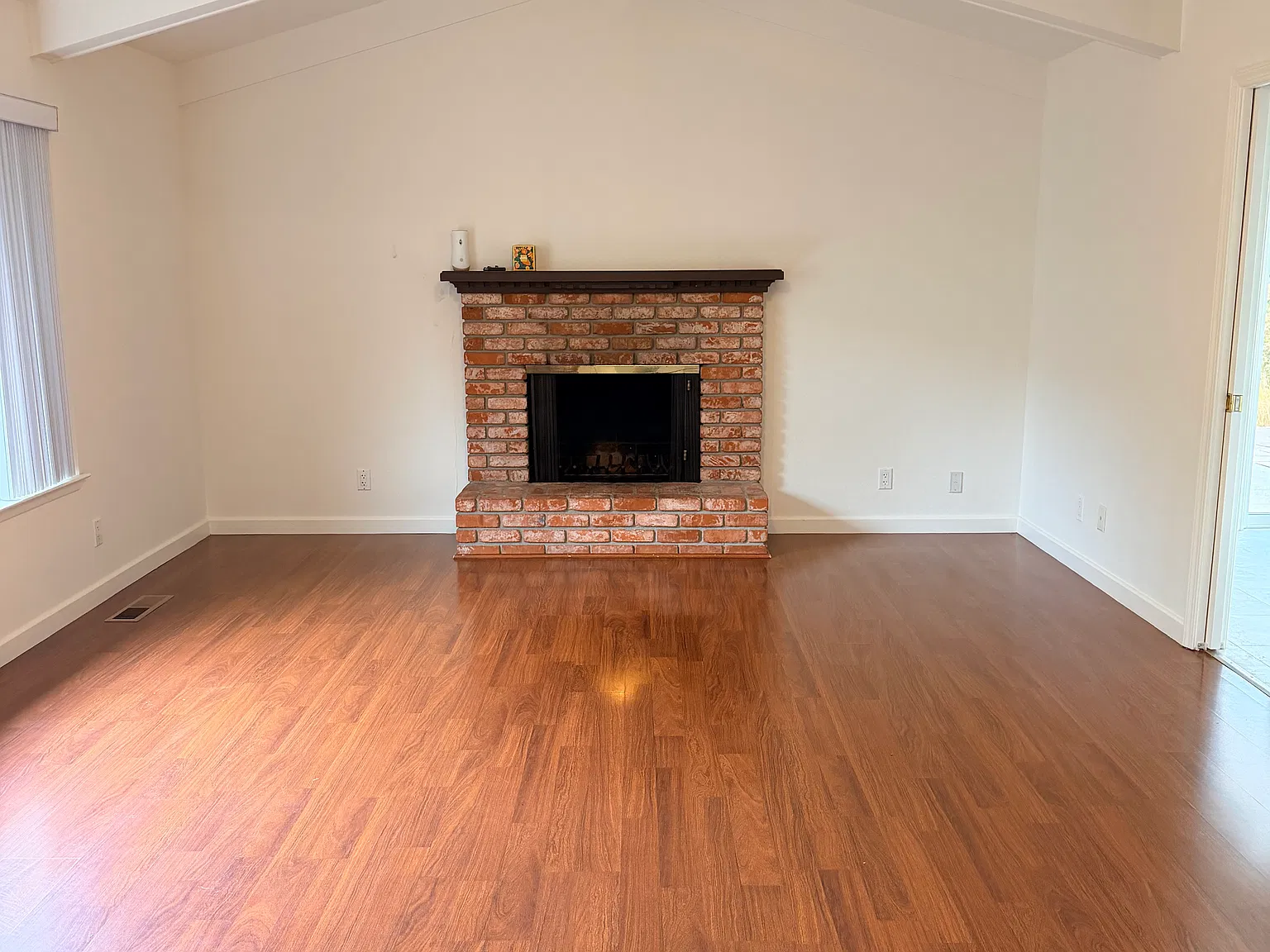 3 bed, $5,000 — Photo 2