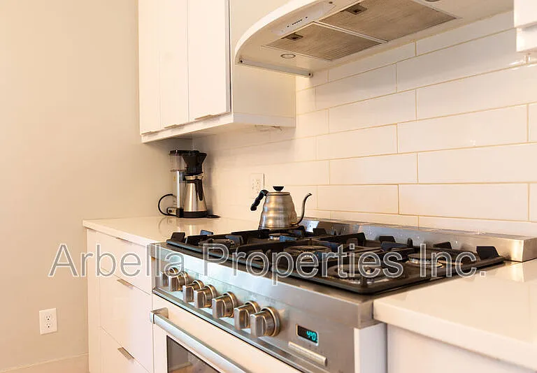 511 Alabama St — Photo 10