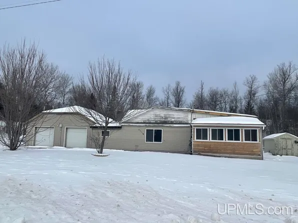 11120 River Rd, Republic, MI 49879