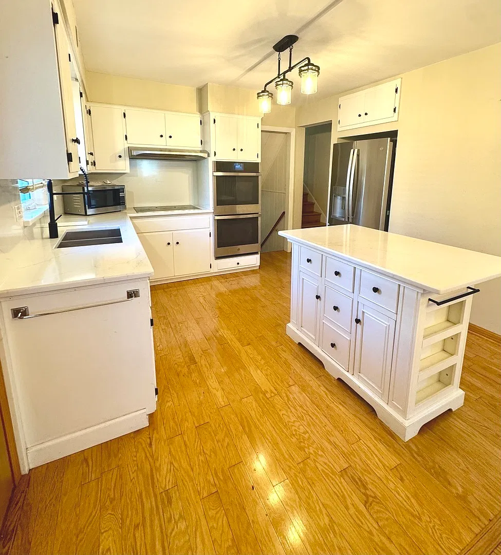 3 bed, 1275 sqft, $2,850 — Photo 2
