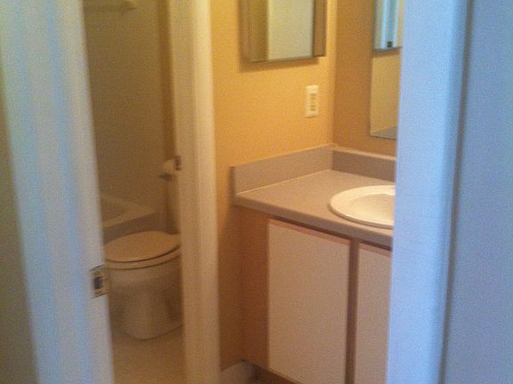 5th image of 32005 W Twelve Mile Rd Unit 212-107-1