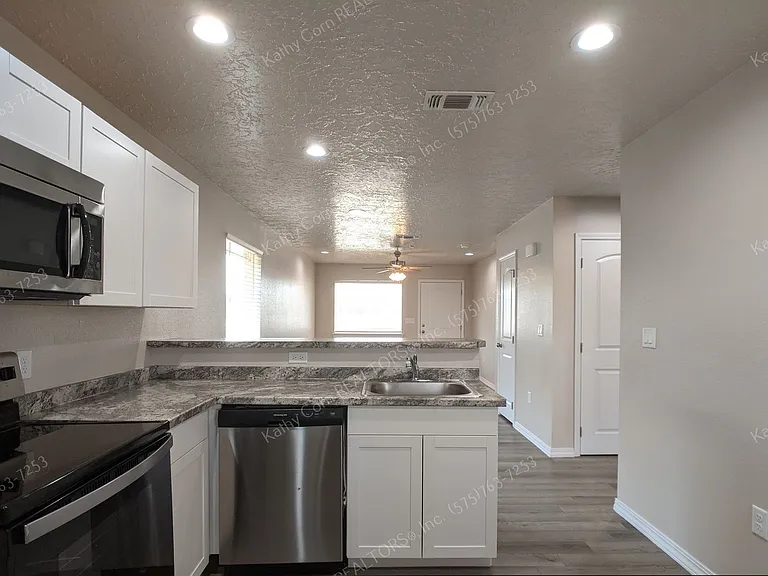 2031 Janeway St #M-N — Photo 9