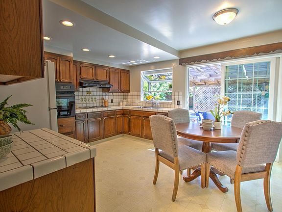 4th image of 1058 Morningside Dr