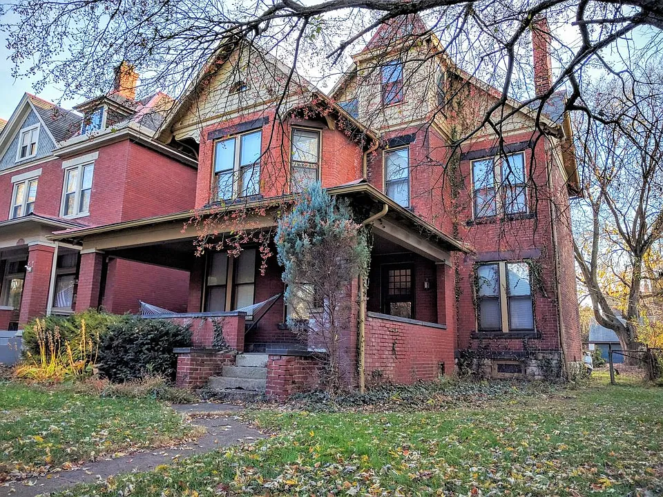 95 W 2nd Ave