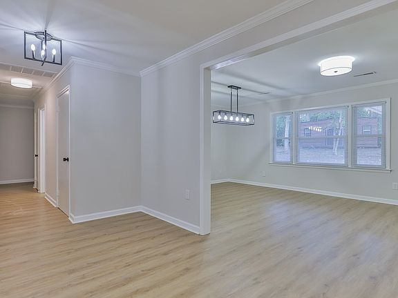 3rd image of 60 Savannah Rd