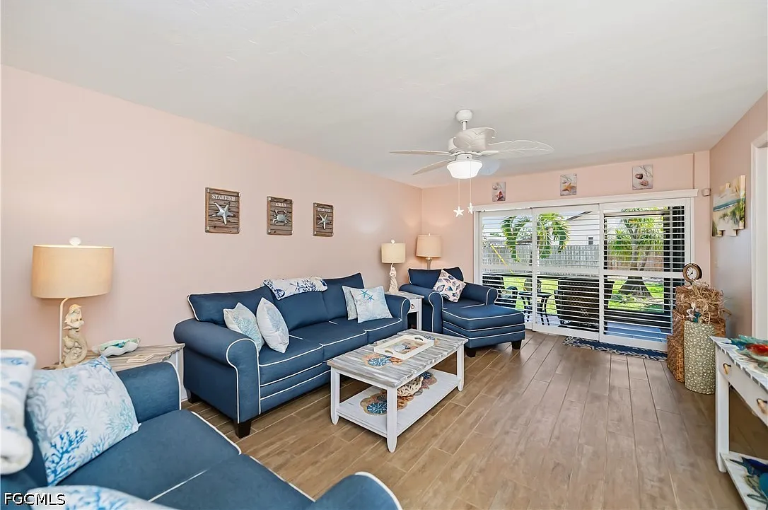 2 bed, 2.0 bath, 907 sqft, $3,500 — Photo 2