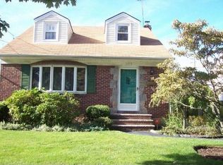 1777 W End Ave, New Hyde Park, NY