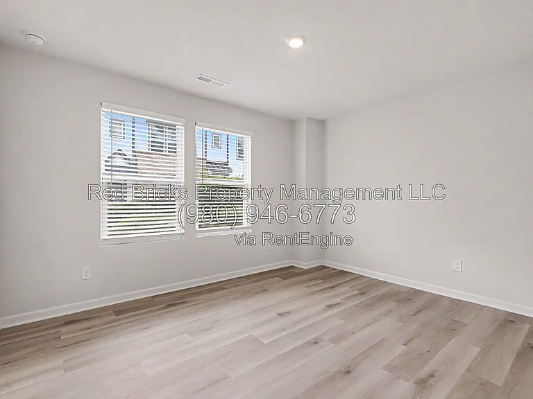1420 Blanche St — Photo 8