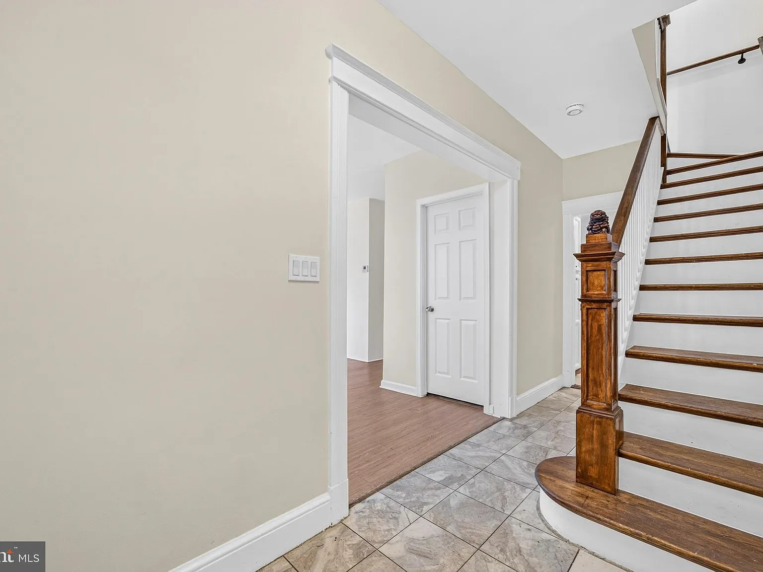 3 bed, 2.5 bath, 1350 sqft, $3,900 — Photo 2