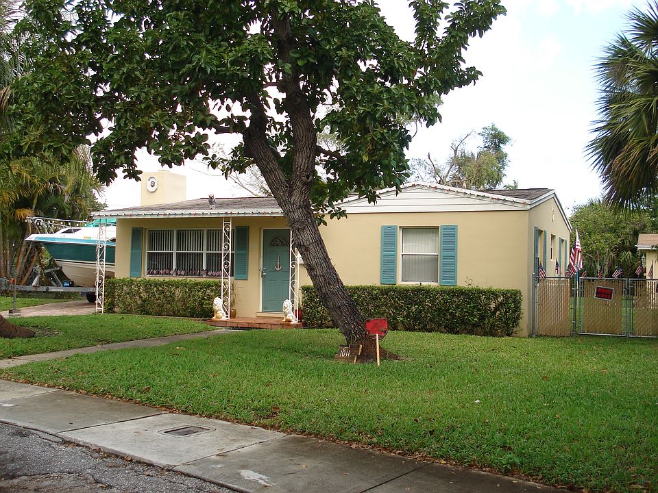 2nd image of 1011 Forest Ct