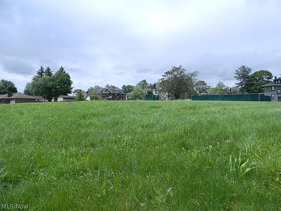 4th image of Robbins Ave